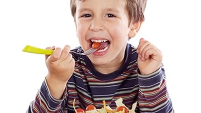 كيف تتحايلين على طفلك ليتناول الأكل الصحي!