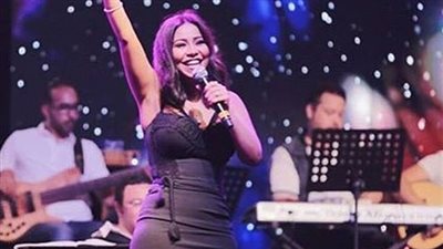 شاهد.. شيرين عبد الوهاب تتعرض لأزمة صحية على المسرح