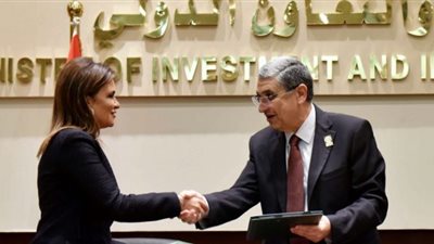 الاستثمار والكهرباء توقعان بروتوكولا لتطهير 11 ألف فدان من الألغام