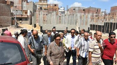 محافظ البحيرة تتفقد أعمال إنشاء 116 وحدة سكنية بمنطقة رشيد