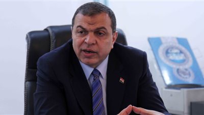 وزير القوى العاملة يسلم 165 عقد عمل لشباب بورسعيد