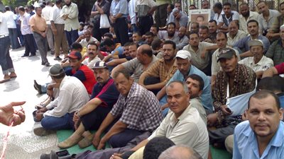  عمال «غزل المحلة» المضربون يرفعون سقف مطالبهم