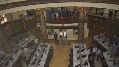 استمرار تباين أداء المؤشرات بمنتصف تعاملات اليوم