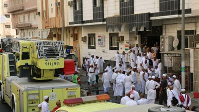 عاجل..حريق مبني سكني في مكة المكرمة 