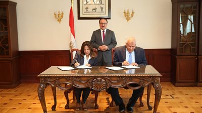 «الاتصالات» توقع بروتوكول تعاون مع الوادي الجديد لتوفير العلاج عن بُعد 