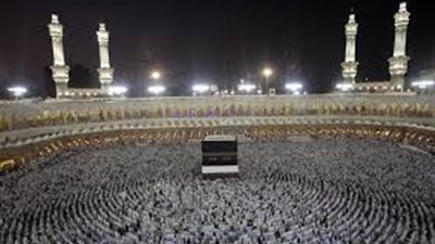 «وزارة الحج» تستقبل الحجاج بماء زمزم والتمور