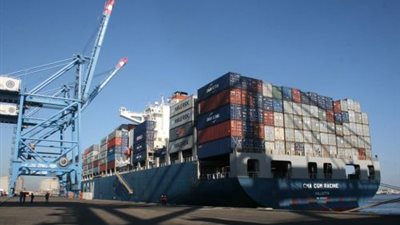 ميناء دمياط يستقبل 6 سفن حاويات وبضائع عامة خلال 24 ساعة