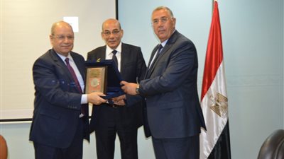 البنك الزراعي يكرم «أبو العزم» لتوليه رئاسة «مجلس الدولة»