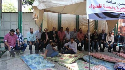 بالصور.. استمرار اعتصام الصيادلة لليوم السابع على التوالى 