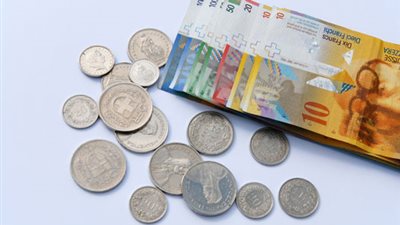 الفرنك السويسري يسجل أكبر زيادة أمام اليورو في عامين