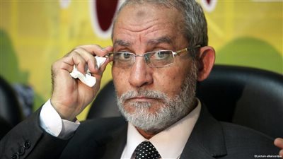  بديع: أحاكم في 48 قضية لأني مرشد الإخوان.. ومرسي رضي الله عنه 