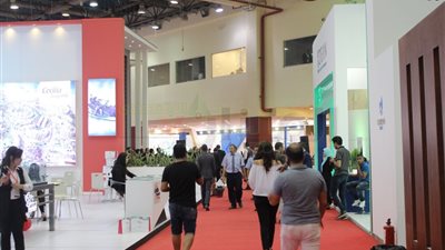 بالصور.. إقبال ضعيف على معرض «النخبة العقاري»