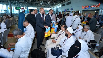 «مصر للطيران» تنقل 2230 حاجًا إلى الأراضي المقدسة