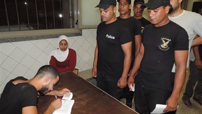 مجندو قوات الأمن بالإسكندرية يتبرعون بالدم لمصابى حادث القطارين