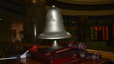 تباين أداء مؤشرات البورصة في مستهل تعاملات الأسبوع