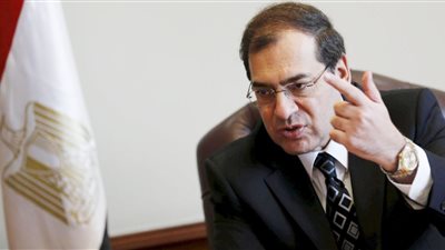 وزير البترول: استيراد 80 شحنة من الغاز المسال في 