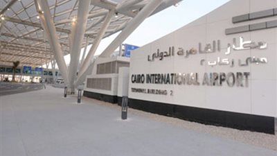 طائرة مصرية تهبط اضطراريا بـ«القاهرة» لانقاذ حياة «ايطالى»