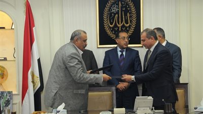 توقيع اتفاقية تعاون بين «الإسكان» و«القاهرة» لصرف تعويضات «مثلث ماسبيرو»