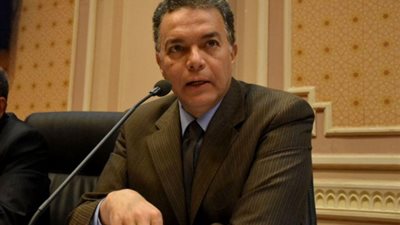 وزير النقل يجري تغييرات في قيادات السكك الحديدية