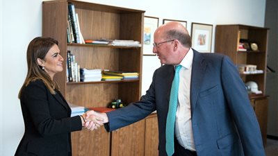 «سحر نصر» تبحث مع نائبى رئيس البنك الأوروبى ضخ استثمارات فى قطاع النقل 