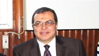 وزير القوى العاملة يسلم 19 عاملًا عقود عملهم بدولة خليجية