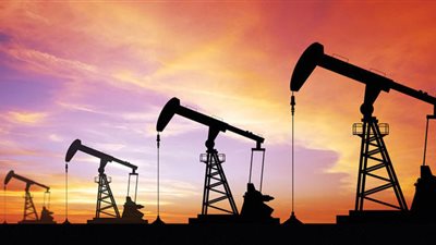 «النفط» متماسك بعد موجة بيع قوية مع ارتفاع «الدولار»