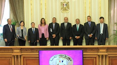 رئيس الوزراء يشهد توقيع عقد تنفيذ «القطار المكهرب» بحضور وزير النقل 