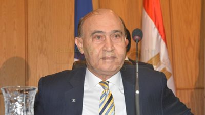 مميش: قناة السويس جاهزة لاستقبال سفن عملاقة وتخفيضات كبيرة بالموانئ