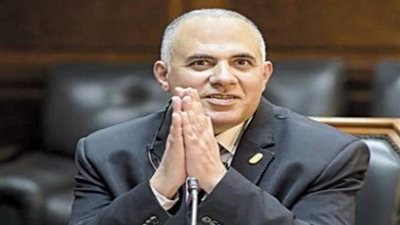 وزير الري يتلقى تقريرًا مفصلًا حول إنجازات قطاعات الوزارة المختلفة