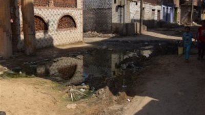 مياه الصرف تجتاح قرية الميمون ببني سويف والمحافظ يشدد على إنهاء المشكلة‎