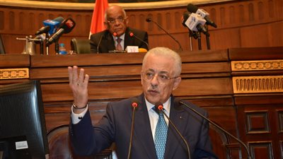 «شوقى» يصدر قرارًا وزاريًا للإعفاءات المقررة لأسر شهداء القوات المسلحة والشرطة والقضاء