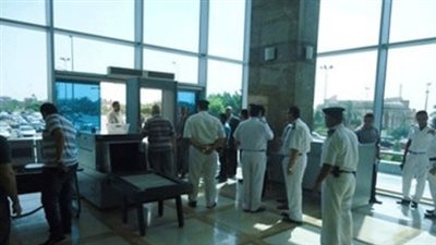 إحباط تهريب نقود أجنبية من مطار القاهرة