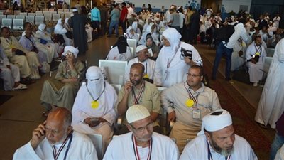 الحج على صفيح ساخن.. «أزمة تأشيرات» بين شركات السياحة والطيران والحجاج