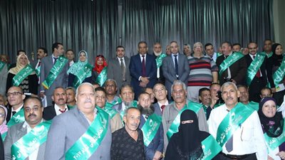 رئیس البرید یكرم 125 عاملًا مثاليًا لعام 2017