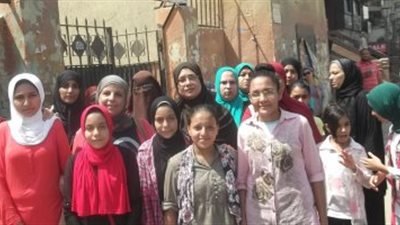 أولياء أمور بمدرسة فى الهرم يتظاهرون لرفضهم تحويلها إلى تجريبية