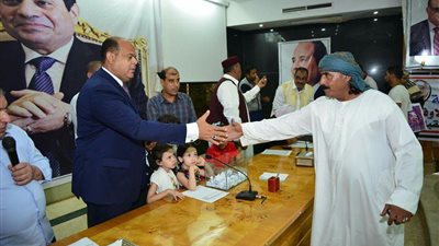 بالصور..محافظ مطروح يسلم 305 وحدات سكنية للشباب احتفالًا بـ«العيد القومى» 