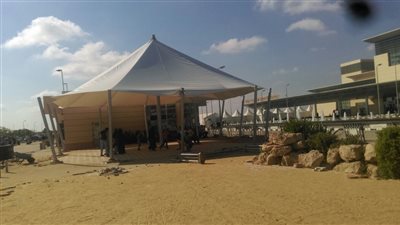 مطار برج العرب يوفر مظلات لراحة المسافرين