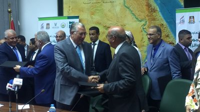 بالصور..«البنك الزراعى» يوقع بروتوكول تعاون لانشاء أول قرية نموذجية بالوادى الجديد