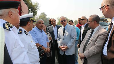بالصور.. محافظ القاهرة: القضاء على المواقف العشوائية وسحب السيارات المتهالكة بعين شمس والنزهة