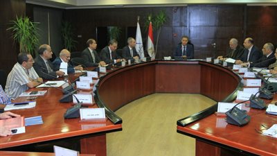 وزير النقل يتابع معدلات تطوير محطات السكك الحديدية 