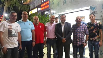  شاهد.. «تجار السيارات» تحكم «بذبح عجل» لفض نزاع بين أعضائها