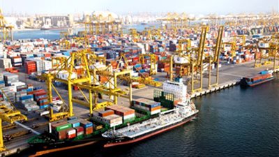 وصول وسفر 1955 راكب وتداول 313 شاحنة بموانى البحر الأحمر 