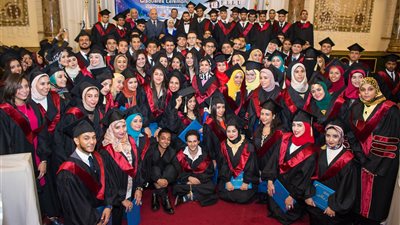 بالصور.. حفل تخريج 220 طالبًا وطالبة بالجامعة الإلكترونية 