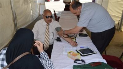 الكشف على 1875 حالة بقافلة علاجية بـ«المنيا»