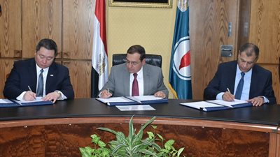 البترول توقع 3 اتفاقيات لحفر 17 بئرًا بالصحراء الغربية بـ79 مليون دولار