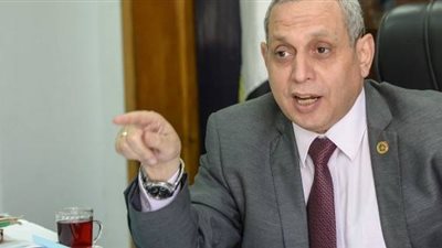 تكريم موظفًا بـ«الجمارك» كشف محاولة رشوة بقيمة 47 مليون جنيه