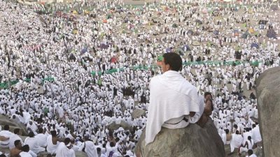 من عرفات الله.. ضيوف الرحمن يؤدون الركن الأعظم من الحج  