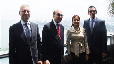 نصر ومميش يختتمان جولتهما الآسيوية بزيارة ميناء سنغافورة الجديد