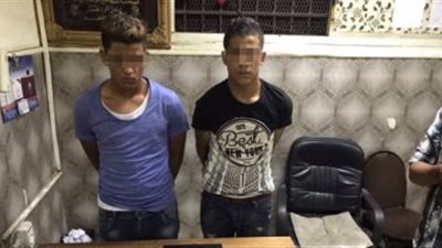 شابان يسرقان خالتهما أثناء سفرها للمصيف