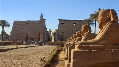 معبد «دندرة» يستقبل 1445 سائحًا فى العيد